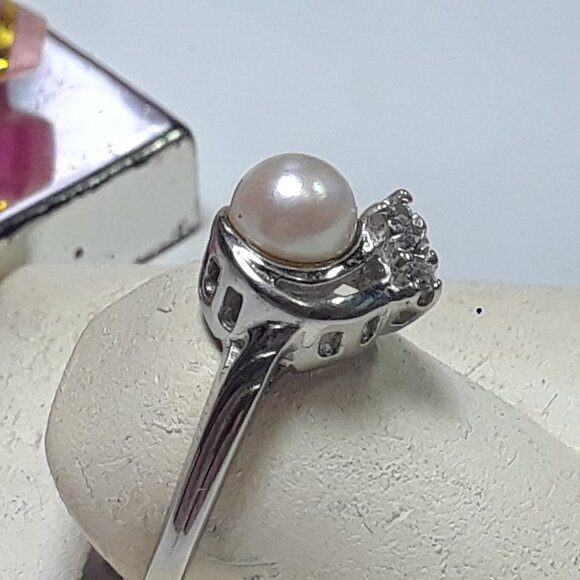 Estate 5.5mm Natural Cultured Pearl & White Sapphire Swirl 10Kt W/Gold Ring20513